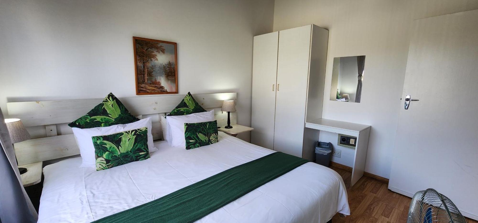 Hotel B My Guest Knysna Esterno foto